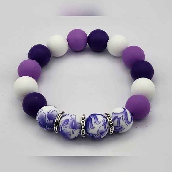 Purple silicone beaded stretch bracelet Design by FreeSpirit (Me!) - Picture 9 of 12
